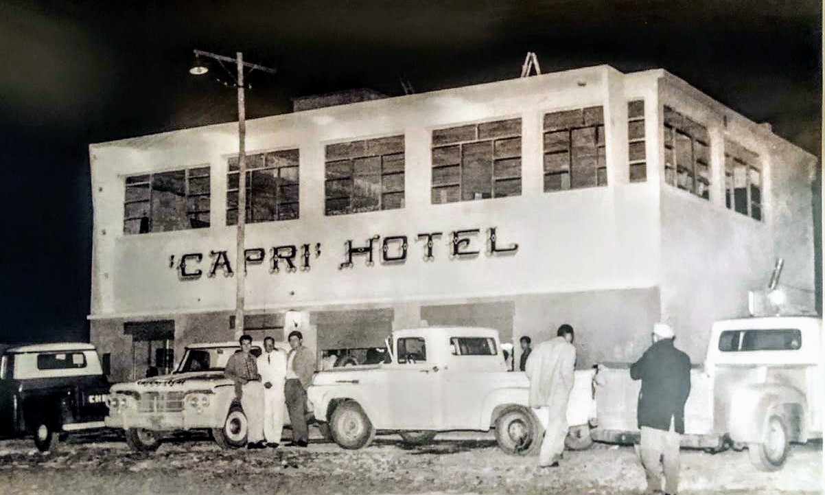 Foto histórica de la fachada del Hotel Capri